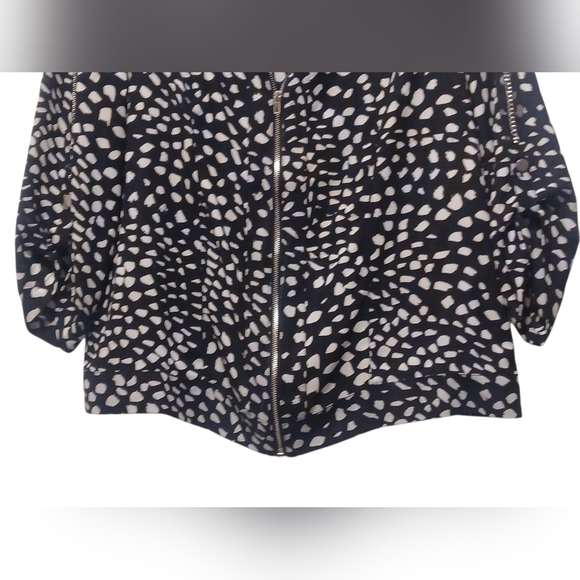 Chico's -NWOT, Black & White Zippered Jacket, Zipper Material Going Down Sleeves - Picture 9 of 10